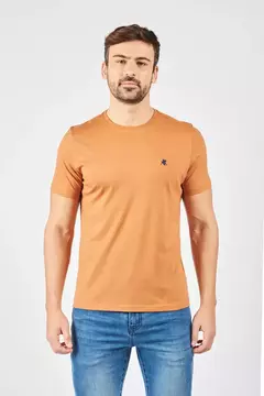 Remera lisa Oxford Polo Club Art. Sunset / C: Ocre mge