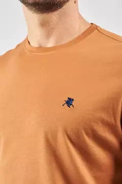 Remera lisa Oxford Polo Club Art. Sunset / C: Ocre mge - comprar online