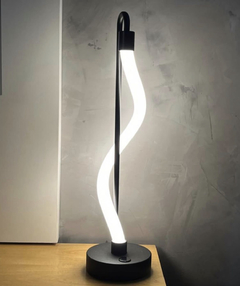Lámpara velador negra de mesa con maguera led