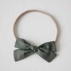 Laço Helena - verde oliva na internet