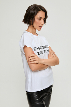 REMERA CON ESTAMPA Y STRASS GOOD THING en internet