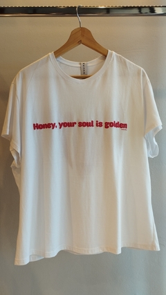 REMERA CON ESTRAMPA RELIEVE BELQUE - comprar online