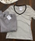 REMERA RAYAS ESCOTE V en internet