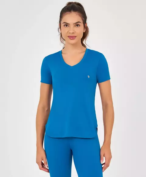 T-shirt skin fit alongada gola v azul clássico Alto Giro
