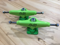 Juego de Trucks Dater mm verdes 139mm