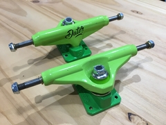 Juego de Trucks Dater mm verdes 139mm - Quiron Skate Shop