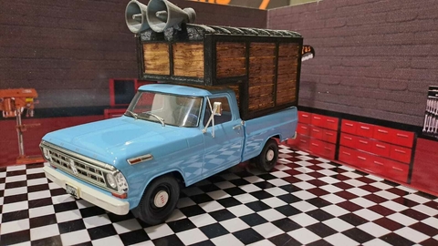 Ford F100 Con Accesorio de Caja