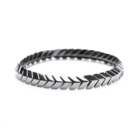 PULSEIRA ARROW EM PEDRA HEMATITA