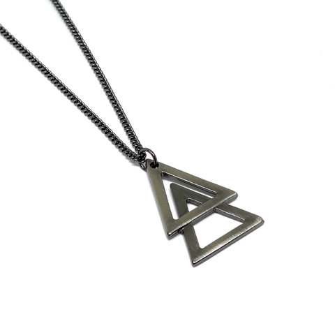 COLAR 2 TRIÂNGULOS GRAFITE