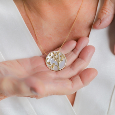 COLAR ARVORE DA VIDA MADREPÉROLA BANHADO A OURO