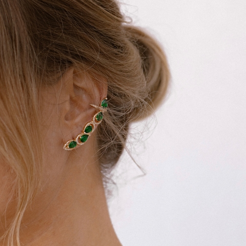 EAR CUFF GOTINHAS ESMERALD CRAVEJADABANHADO A OURO