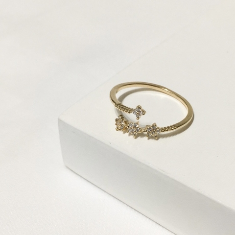 ANEL AJUSTÁVEL 4 MINI FLORZINHAS CRAV. BANHADO A OURO