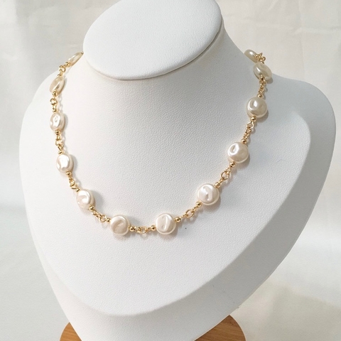 CHOKER PEROLA CHATA BANHADA A OURO