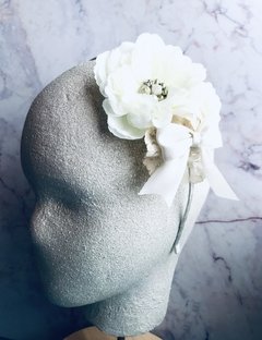 Vincha tocado de flores VICTORIA en internet