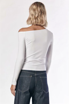 REMERA ASYMMETRIC en internet