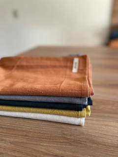 Camino de Mesa TUSOR Liso Gris Oscuro - comprar online