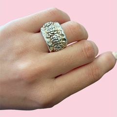 Anillo con flores