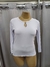 Blusa manga longa com pingente de flor no busto plus size na internet