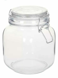 Frasco de vidrio transparente con cierre hermético de 9x9x17 cm, ideal para almacenar alimentos o especias.