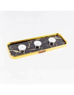 Bandeja rectangular deco de color negro y dorado con tres espacios para velas.