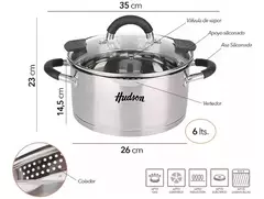 Cacerola de acero inoxidable N°26 de la marca Hudson, con tapa de vidrio y asas de silicona, ideal para cocinar a gas, inducción o eléctrico.