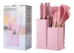 Set de utensilios de cocina de silicona de 20 piezas en color rosa, presentado en un estuche.