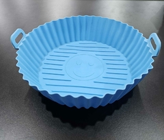 Molde de silicona redondo de 17cm para freidora de aire. Diseño antiadherente, ideal para cocinar y hornear. Material resistente al calor y fácil de limpiar. Accesorio para air fryer.