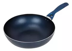 Wok antiadherente azul de la marca Suka, con un diseño moderno y un mango ergonómico.