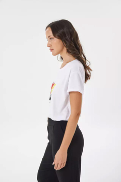 Remera estampada more love en internet