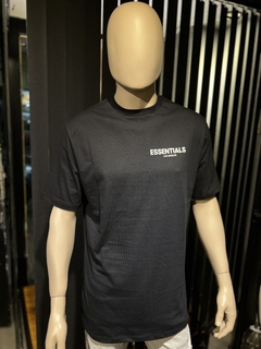 Remera Essentials