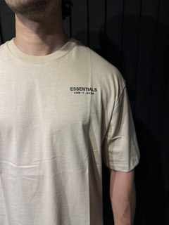 Remera Essentials en internet