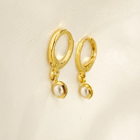 Brinco de argola com Pingente de Pérola médio Banhado em Ouro 18k