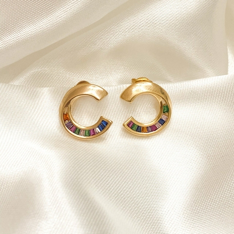 Brinco meia argola frontal cravejado banhado a ouro 18k