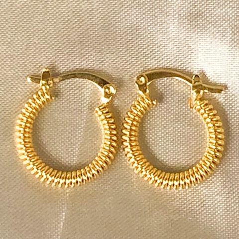 Brinco de argola aramada Banhado em Ouro 18k