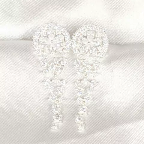 Brinco cravejado com flor de zircônia Banhado em Prata