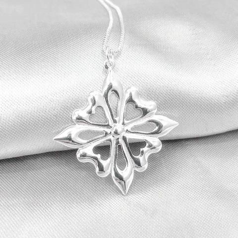 Colar de flor banhado a Prata