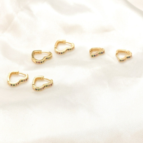 Brinco Trio de coração com Zicônias Coloridas Banhado em Ouro 18k