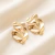 Brinco dois corações ondulados Banhado em ouro18k - comprar online
