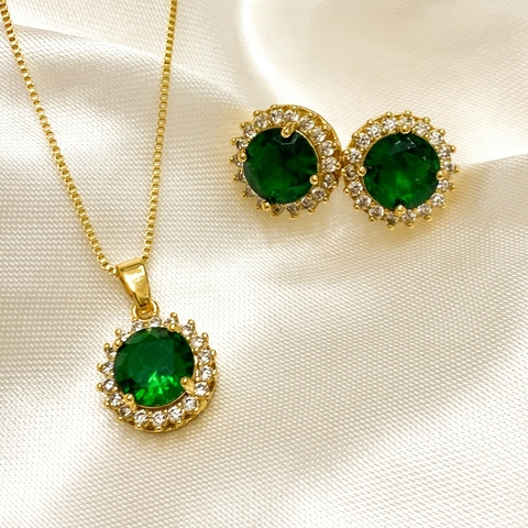 Conjunto de pedra verde cravejado com micro zircônias Banhado a ouro 18k