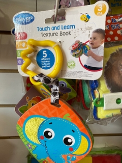 PLAYGRO LIBRO DE CARTON TEXTURADO COLGANTE