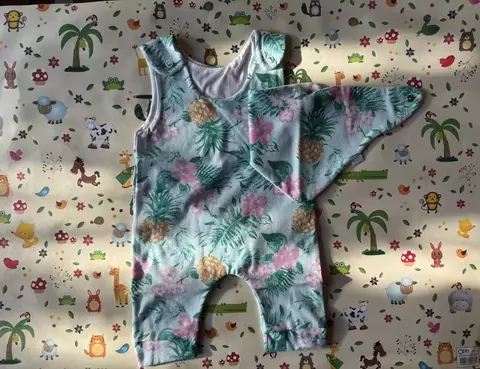 Aggu- Enterito con bandana flores y piña