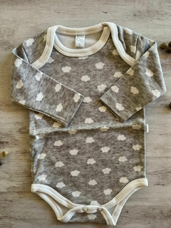 Aggu- Body ovejas grises