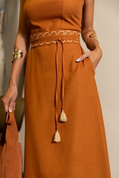 Vestido em linho bordado Catherine Terracota - Delicata Boutique