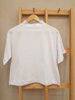 Remera Con Cuello Gala