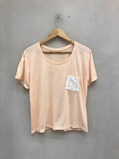 Remera Con bolsillo Encaje en internet