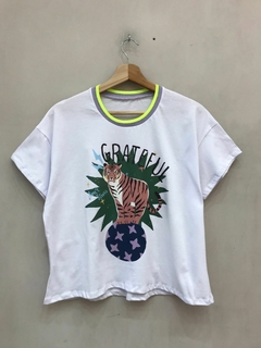 Remera con cuello Estampadas - comprar online