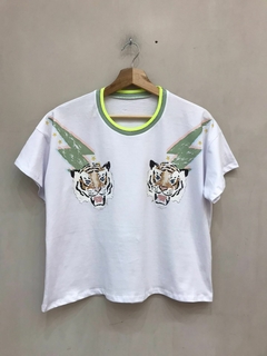 Remera con cuello Estampadas - tienda online