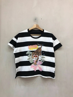 Remera Rayada Estampada