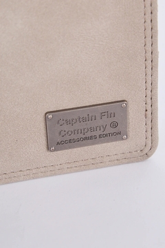 Billetera Captain Fin Corbet en internet