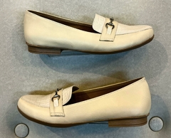 MOCASIN CHATO CON HEBILLA TESALIA - comprar online